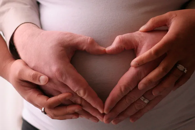 Defender la vida desde el vientre es obligación moral para los católicos, dice sacerdote