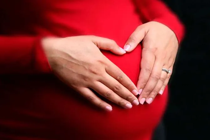 Actriz de Unplanned y agencia provida crean beca para mujeres con embarazo inesperado