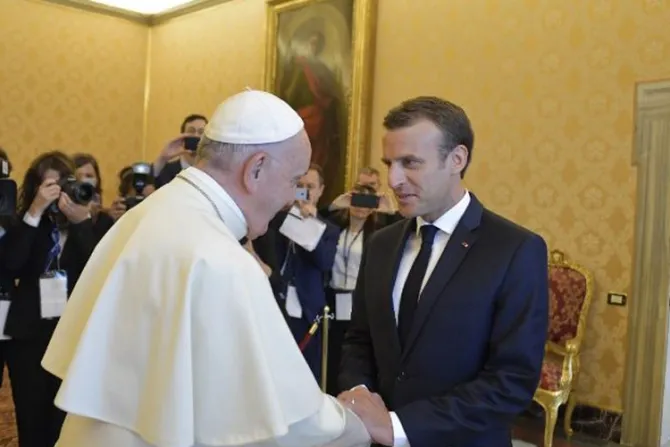 El Papa Francisco recibe en el Vaticano al Presidente francés Emmanuel Macron