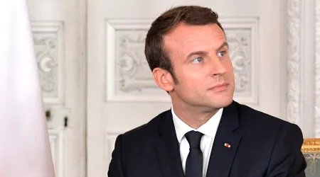 Macron dijo que una mujer educada no puede tener muchos hijos y así le respondieron
