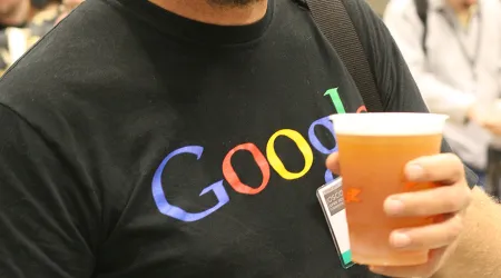 Investigan a importante empleado de Google por presunto ataque contra activista provida 