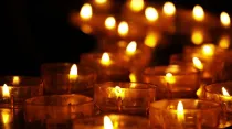 Argentinos encenderán sus velas por los inocentes eliminados por el aborto. Crédito: NoName_13/ Pixabay 
