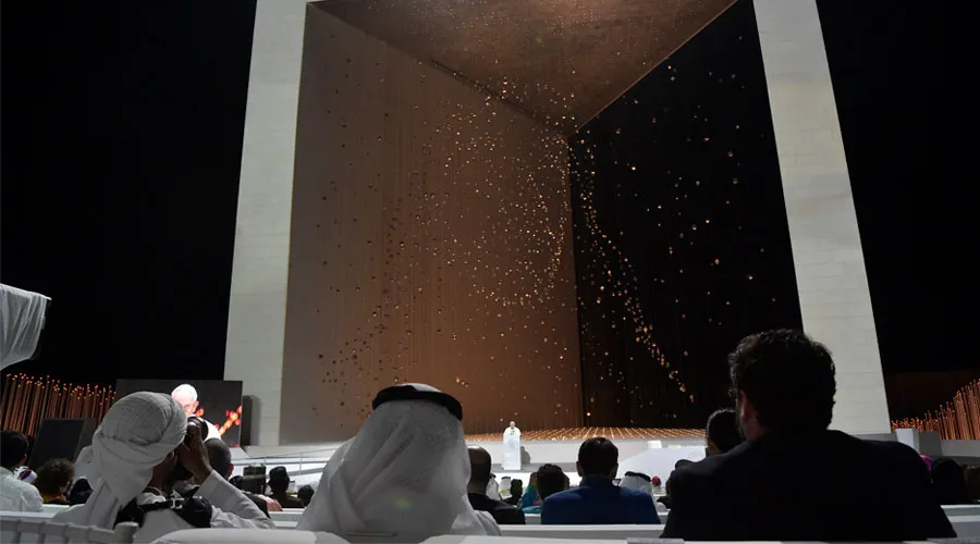 El Papa habla en el encuentro interreligioso celebrado en Abu Dhabi. Foto: Vatican Media?w=200&h=150