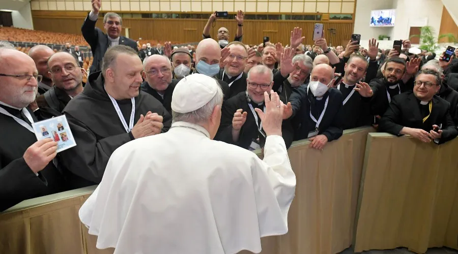 El Papa en el encuentro con Misioneros de la Misericordia. Crédito: Vatican Media