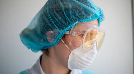 Enfermera que atiende a pacientes con COVID-19: No es solo ciencia, también es compasión