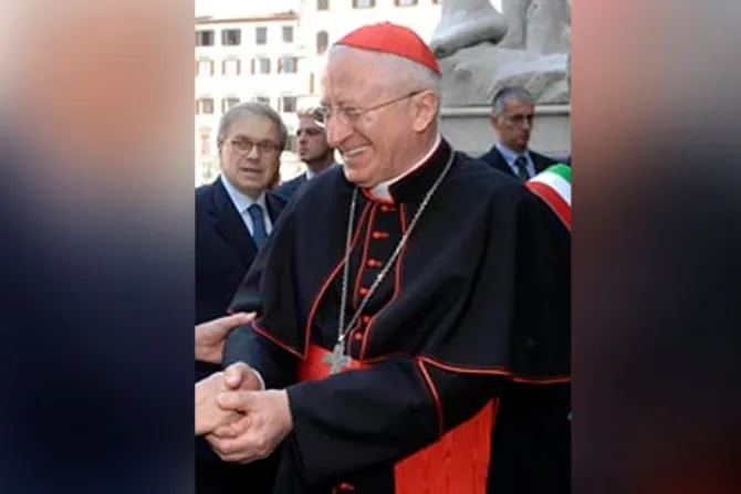 Cardenal explica por qué la Iglesia no puede cambiar doctrina sobre Eucaristía y divorcio