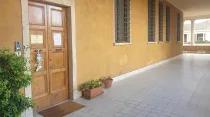Parte frontal de oficinas de Scholas Occurrentes en el Palacio San Calixto, Propiedad extraterritorial del Vaticano. Crédito: ACI Prensa.