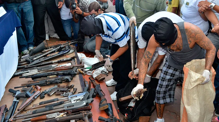 Entrega simbólica de armas en San Salvador (imagen referencial) / Foto: Flickr de Departamento de Seguridad Pública OEA (CC-BY-ND-2.0)?w=200&h=150