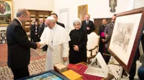 El Papa Francisco junto al Presidente de Turquía, Recep Tayyip Erdogan, en el Vaticano