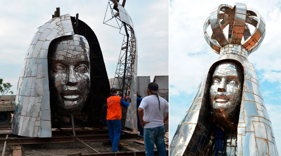 Una foto de archivo de 2017 muestra el montaje de una escultura gigante de Nuestra Señora de Aparecida (Brasil) | Crédito: Gilmar Pinna?w=200&h=150