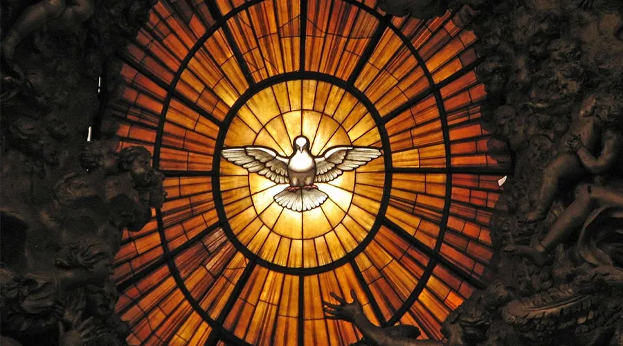 Una paloma simboliza al Espíritu Santo, en la Basílica de San Pedro en el Vaticano. Foto: Flickr de Fr Lawrence Lew, O.P. (CC BY-NC 2.0).?w=200&h=150