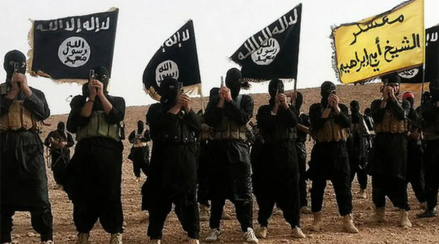 Miembros del Estado Islámico en video difundido por el grupo terrorista. Foto: Dominio público.
