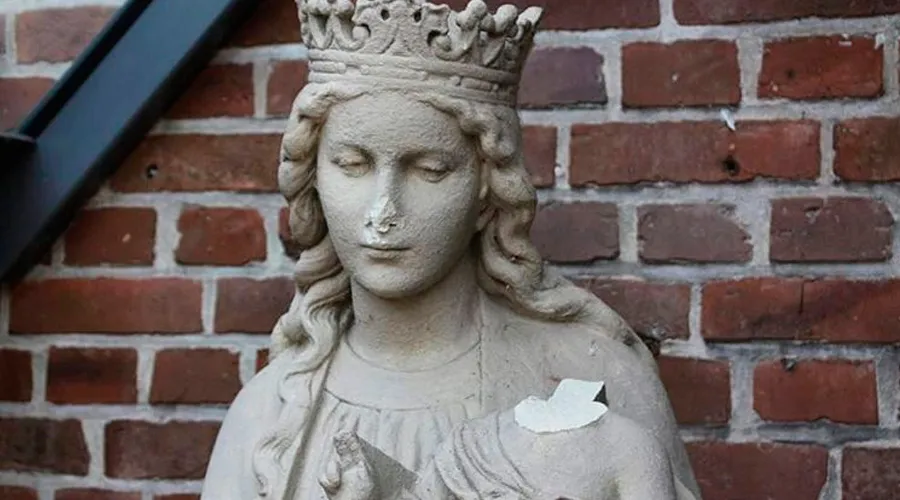 Estatua dañada de la Virgen María en el distrito de Coesfeld / Policía de Coesfeld