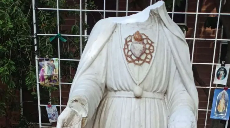 Estatua profanada de la Virgen María en la parroquia Our Blessed Lady  / Crédito: Cortesía?w=200&h=150