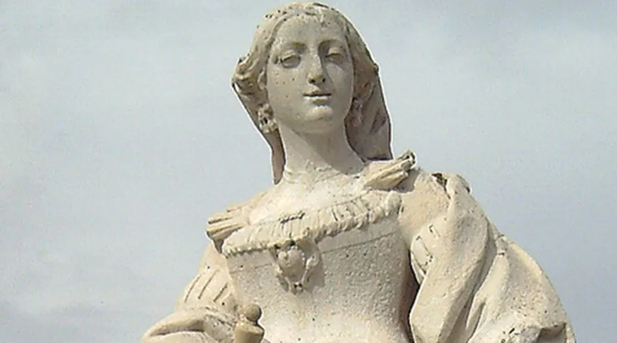 Estatua de Isabel la Católica en los Jardines de Sabatini, Madrid (España). Foto: Wikipedia