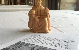 La imagen de madera de Jesu00fas con dos niu00f1os en el Pontificio Colegio Norteamericano. Foto Danie Ibu00e1u00f1ez / ACI Prensa 