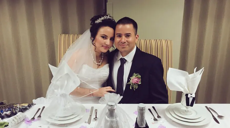 Estela y Nicolás el día de su matrimonio / Crédito: Twitter de Fr. Goyo Hidalgo