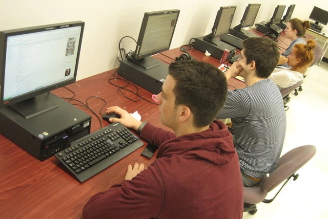 Universidad católica debe educar en la verdad, exhorta Obispo