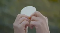Captura de video del documental "El Beso de Dios".