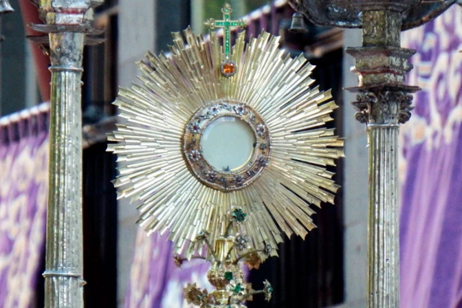 Corpus Christi: Arzobispo explica 3 lecciones de la Eucaristía para la familia