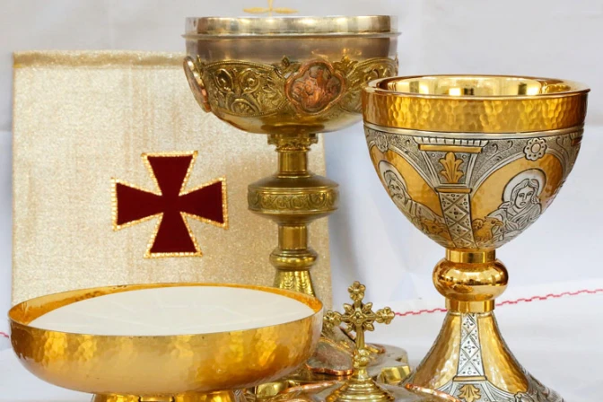 La Eucaristía sostiene al mundo, recuerda Arzobispo ante coronavirus