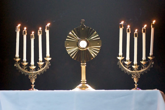 La Iglesia nos brinda la Eucaristía y la Confesión para ser santos, afirma Mons. Gómez