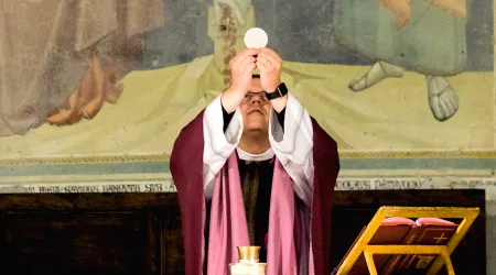 Que pocos católicos crean en Eucaristía es un llamado de atención, expresa obispo