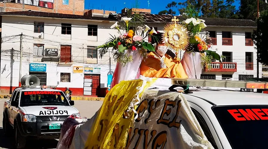 Jesús Eucaristía recorrió calles de andes peruanos para llevar esperanza ante coronavirus
