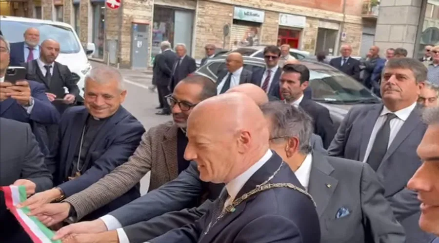 Obispo católico participó en inauguración en casa masónica en Italia