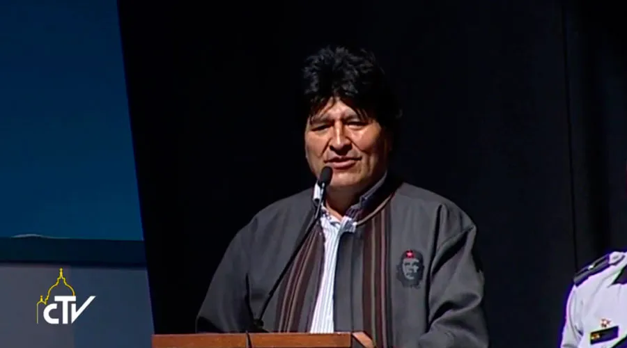 Evo Morales usa una chaqueta del Ché en el encuentro del Papa con los movimientos populares en Santa Cruz. Captura Youtube