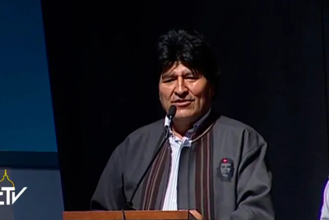 Evo Morales con chaqueta del Ché acapara encuentro de movimientos populares con el Papa