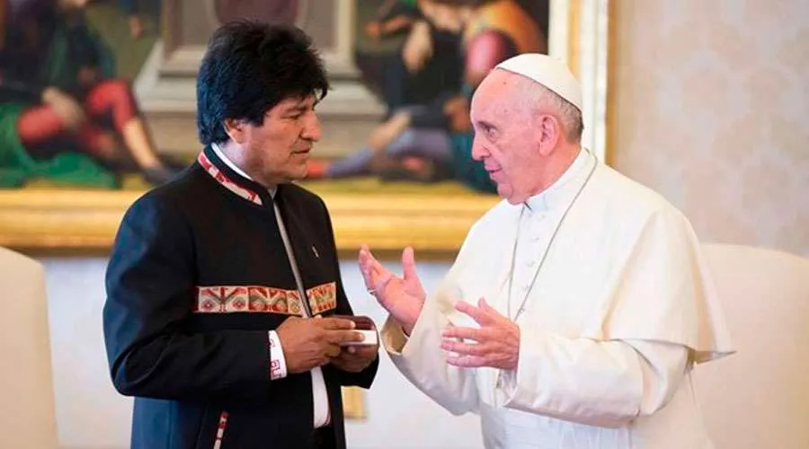 Evo Morales y el Papa Francisco en el Vaticano en 2016. Crédito: Vatican News