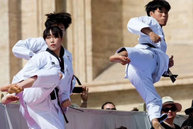 Exhibición de Taekwondo hace vibrar al Papa Francisco y miles de fieles en Plaza San Pedro