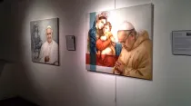Exposición de cuadros del Papa Francisco. Foto: Mercedes Farina.