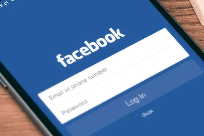 ¿Censura? Facebook bloquea decenas de páginas católicas sin explicación alguna