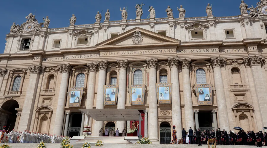 Papa Francisco canoniza a 10 nuevos santos de la Iglesia Católica