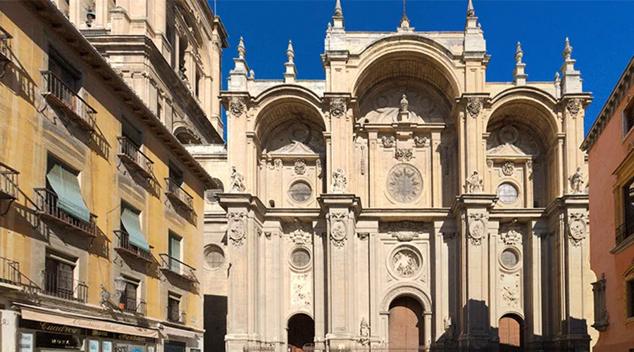 Fachada de la catedral de Granada (España). Crédito: Wikipedia Creative Commons