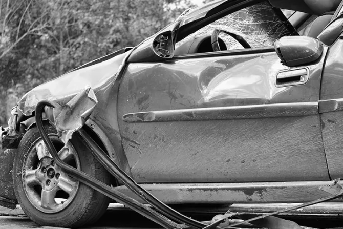 Fallecen Arzobispo y sacerdote en accidente automovilístico