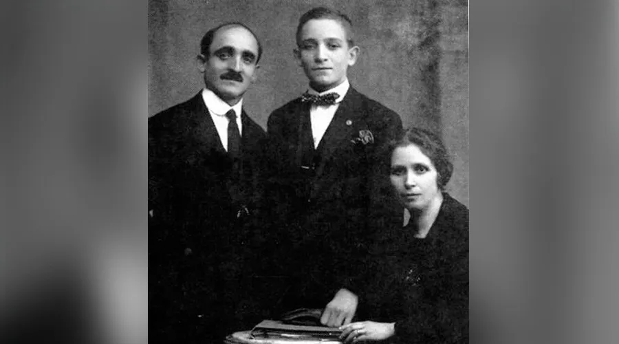 Giovanni Bergoglio (abuelo), Mario Jose Bergoglio (papá) y Rosa Marguerita Vasallo (abuela). Foto Familia Bergoglio?w=200&h=150