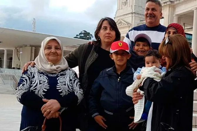 El Papa Francisco se encontró con familia de refugiados musulmanes en Fátima