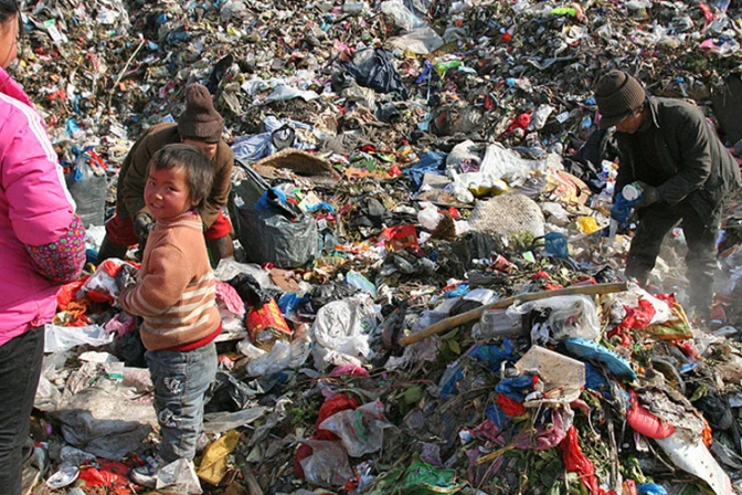 Pobreza y “culto a la apariencia”: los problemas de las familias según el Papa