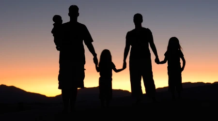 Familias catu00f3licas en u00c1frica luchan contra la poligamia y la identidad de gu00e9nero