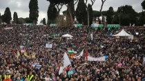 Miles de personas hoy en defensa de la familia en Roma. Foto: Alexey Gotovskiy / ACI Prensa