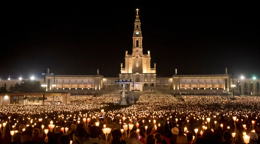La multitudinaria Procesión de las velas en el Santuario de Fátima. Crédito: Ricardo Perna / Shutterstock.?w=200&h=150