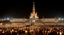 La multitudinaria Procesión de las velas en el Santuario de Fátima. Crédito: Ricardo Perna / Shutterstock.