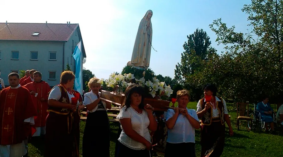 Procesión en las afueras del Santísima Virgen María de Fátima en Krisovychi (Ucrania)/ Crédito: Arquidiócesis Católica Romana de Lviv