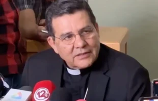 Mons. Faustino Armendu00e1riz Jimu00e9nez en conferencia de prensa el 21 de mayo. Cru00e9dito: Captura de video / Arquidiu00f3cesis de Durango. 