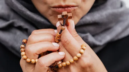 Mujer narra cómo la fe y la oración ayudan a su hermana a sobrellevar el párkinson