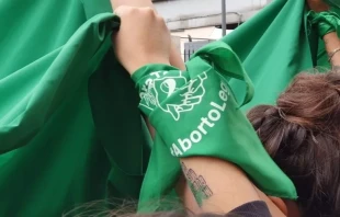 Pau00f1uelo verde de promotores del aborto. Cru00e9dito: David Ramos / ACI Prensa 