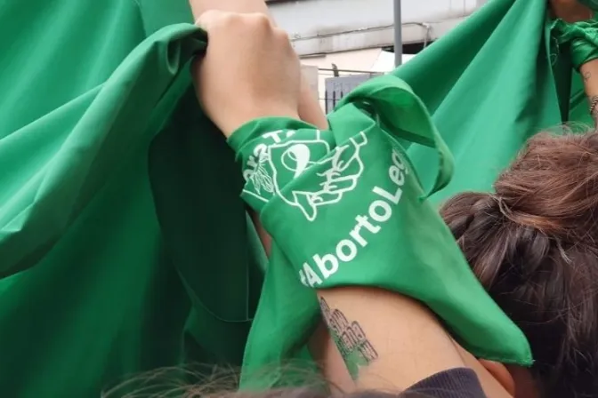 Feministas reemplazan bandera de México con la del aborto en Congreso de Quintana Roo [FOTOS]